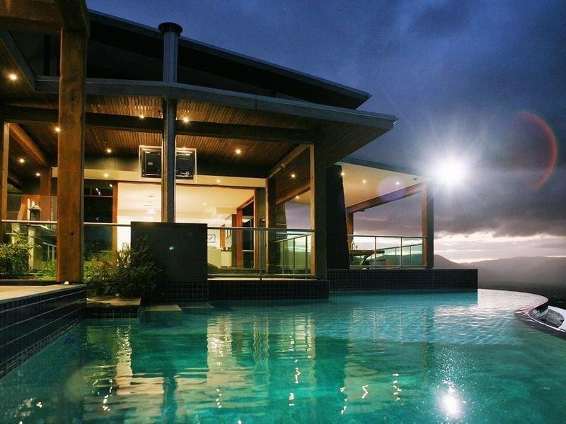 948 Mt Nebo Road, Jollys Lookout QLD 4520