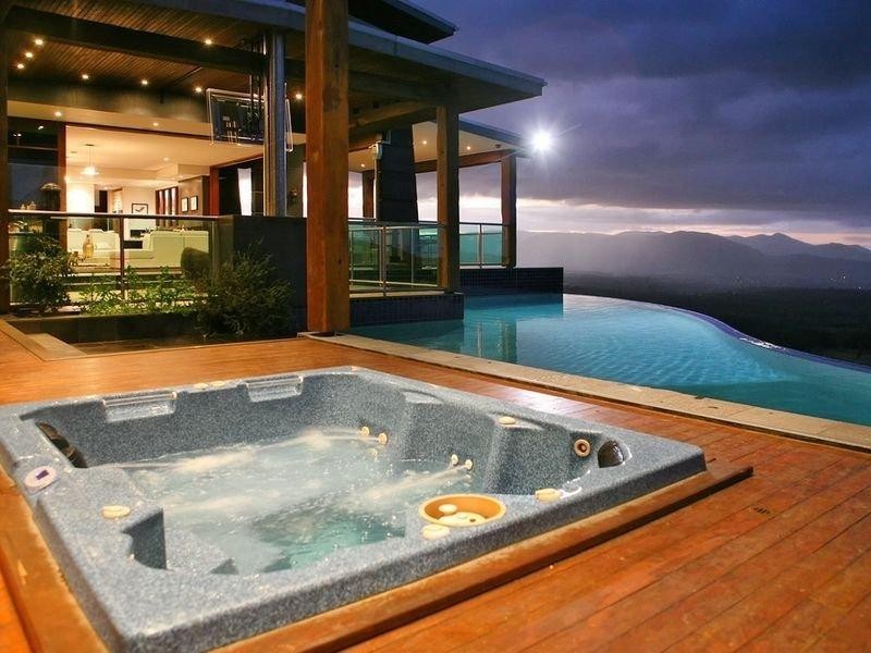 948 Mt Nebo Road, Jollys Lookout QLD 4520