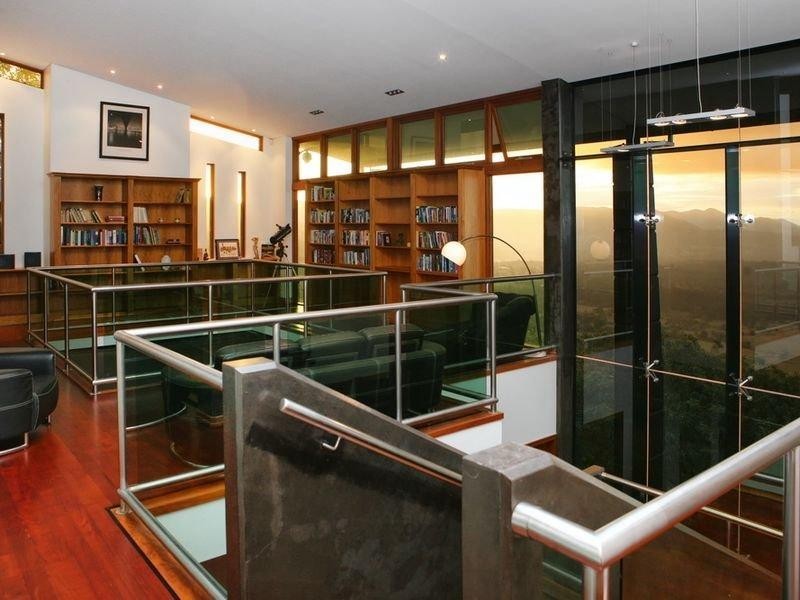 948 Mt Nebo Road, Jollys Lookout QLD 4520