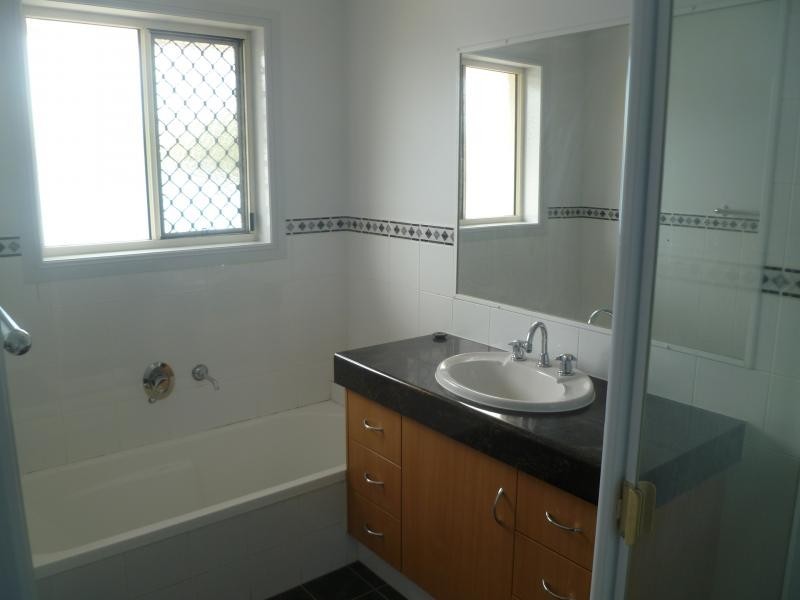 155 Stradbroke Avenue, Wynnum QLD 4178