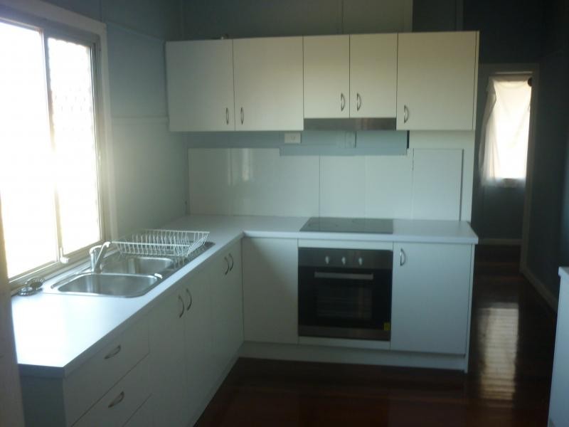 10 Clara Street, Wynnum QLD 4178