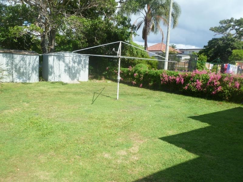 10 Clara Street, Wynnum QLD 4178