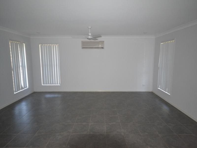 25 Sandstone Boulevard, Ningi QLD 4511