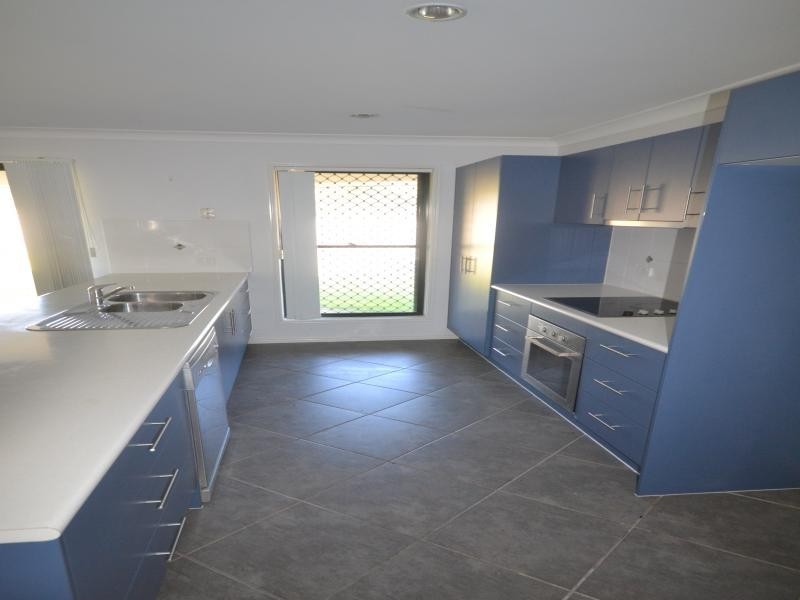 25 Sandstone Boulevard, Ningi QLD 4511