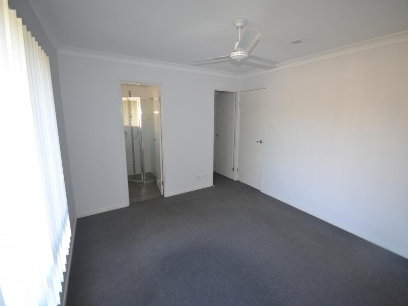 25 Sandstone Boulevard, Ningi QLD 4511