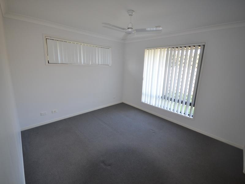 25 Sandstone Boulevard, Ningi QLD 4511