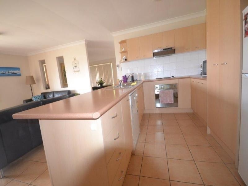 20 Tracey Street, Wynnum West QLD 4178