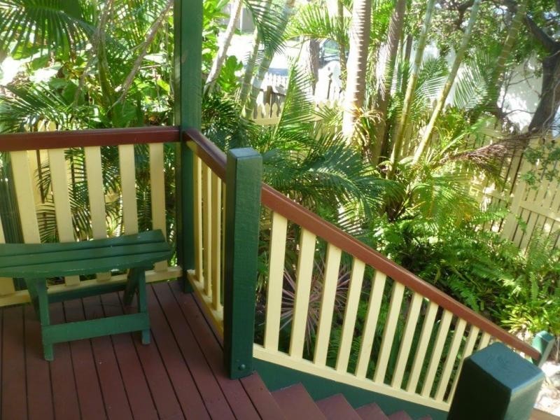 90 Gordon Parade, Manly QLD 4179