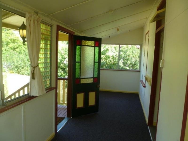 90 Gordon Parade, Manly QLD 4179