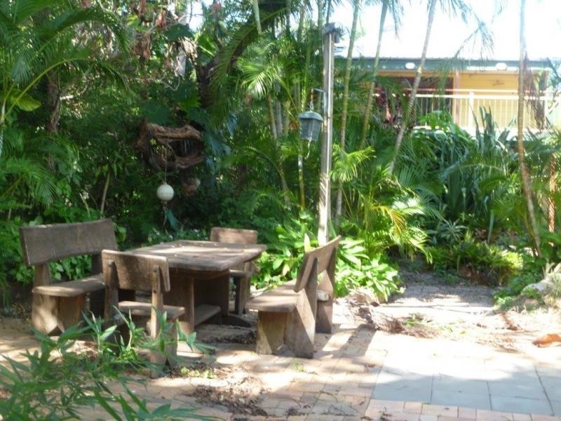 90 Gordon Parade, Manly QLD 4179