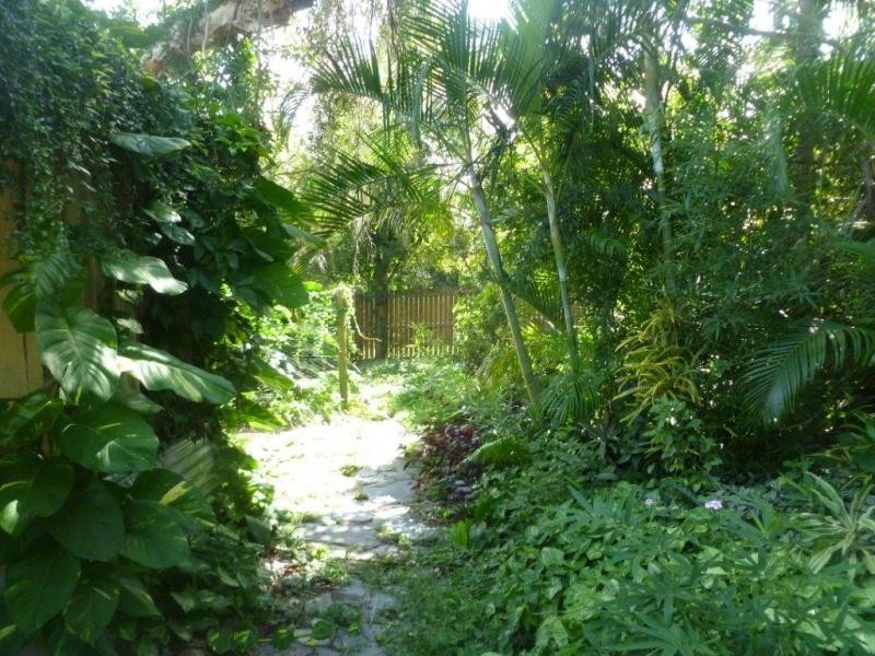 90 Gordon Parade, Manly QLD 4179