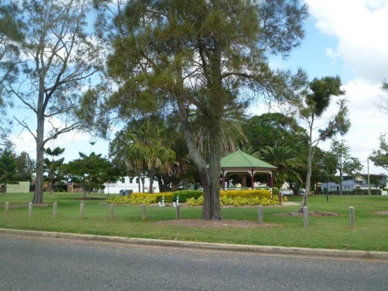 90 Gordon Parade, Manly QLD 4179