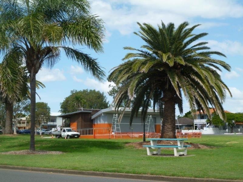 90 Gordon Parade, Manly QLD 4179