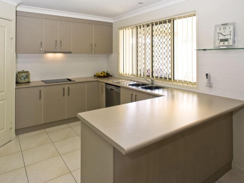 126 Ropley Road, Wynnum West QLD 4178