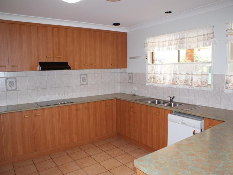 208 Barolin Esplanade, Coral Cove QLD 4670