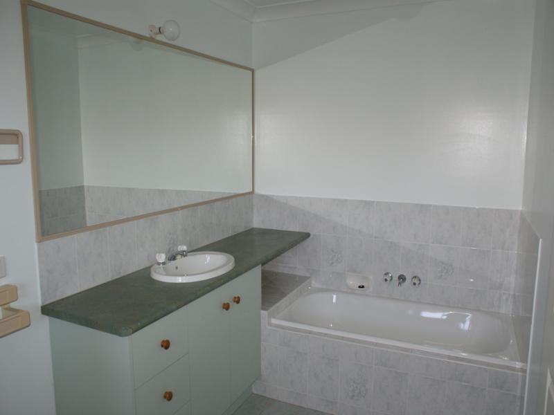 208 Barolin Esplanade, Coral Cove QLD 4670