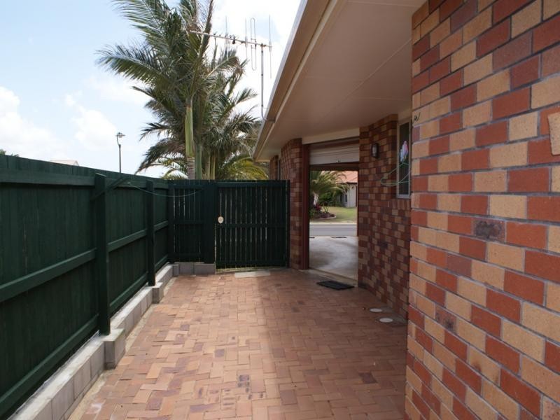 208 Barolin Esplanade, Coral Cove QLD 4670