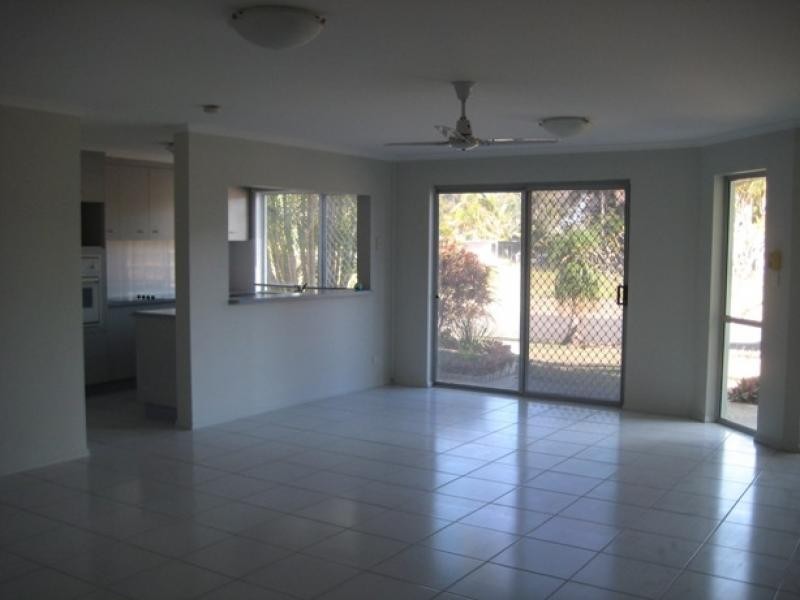 2/67 Holland Street, Bargara QLD 4670