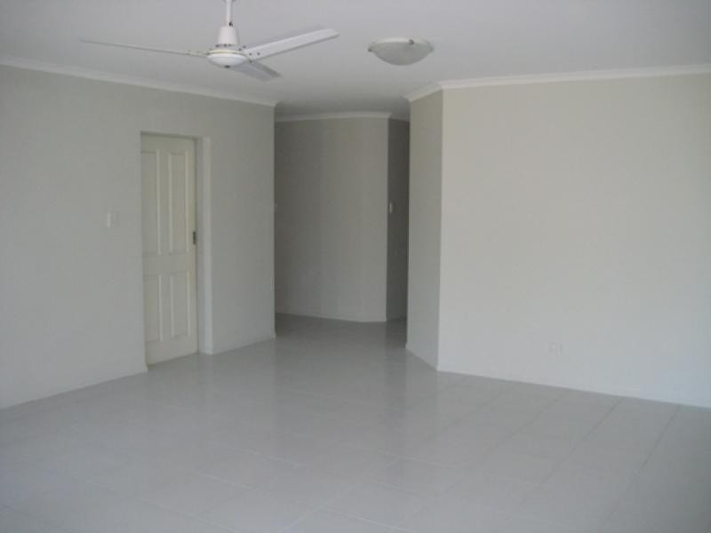 2/67 Holland Street, Bargara QLD 4670