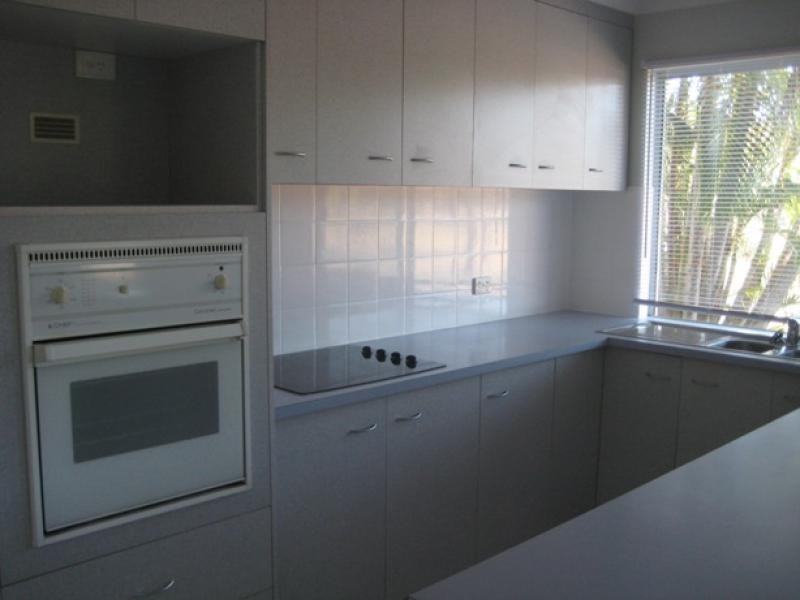 2/67 Holland Street, Bargara QLD 4670