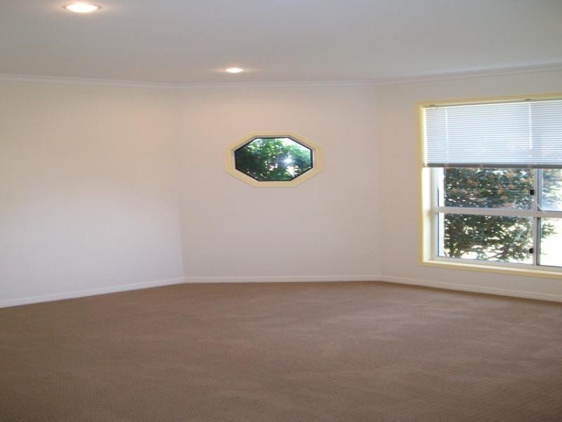 27 Peggy Drive, Coral Cove QLD 4670