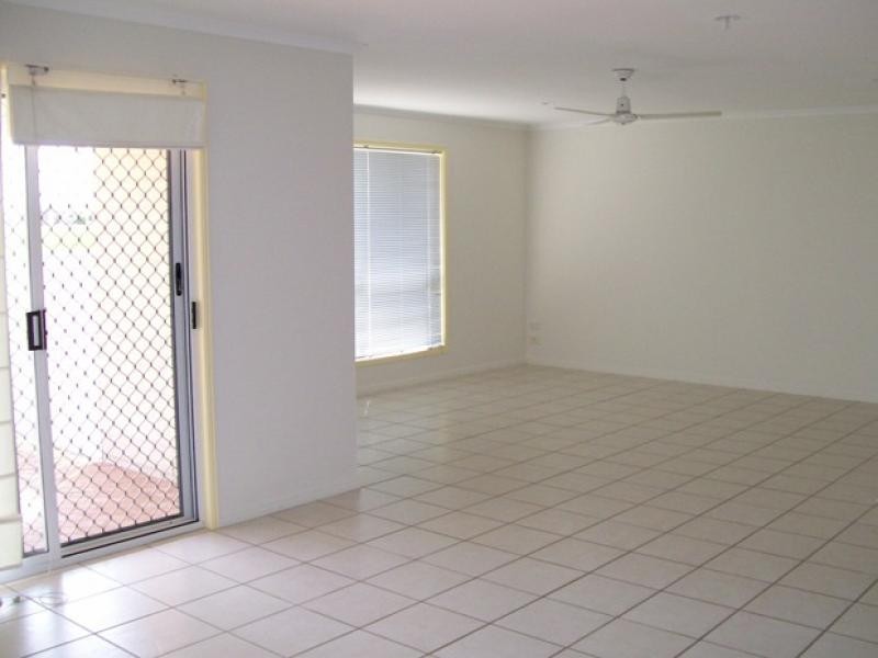 27 Peggy Drive, Coral Cove QLD 4670