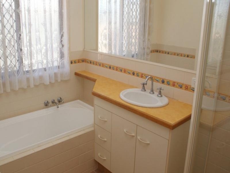 11 Sea Esplanade, Elliott Heads QLD 4670