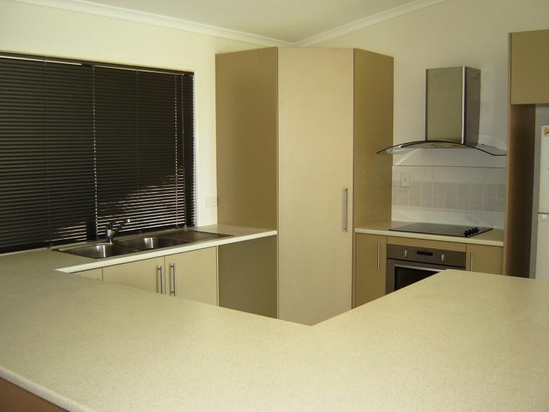 24 Muirhead Close, Kooralbyn QLD 4285