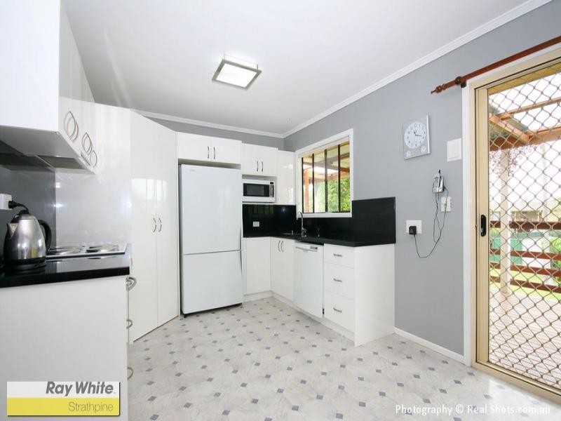 11 Chaucer Pde, Strathpine QLD 4500