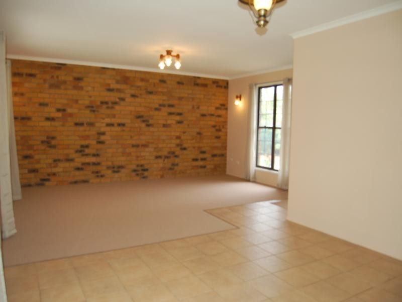 8 Rosewood Drive, Strathpine QLD 4500