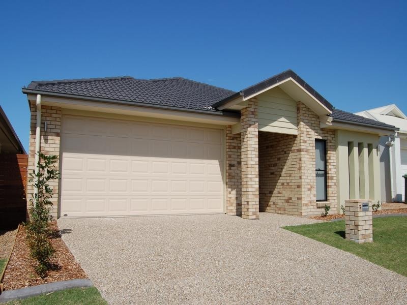 7 Moonie Cr, North Lakes QLD 4509