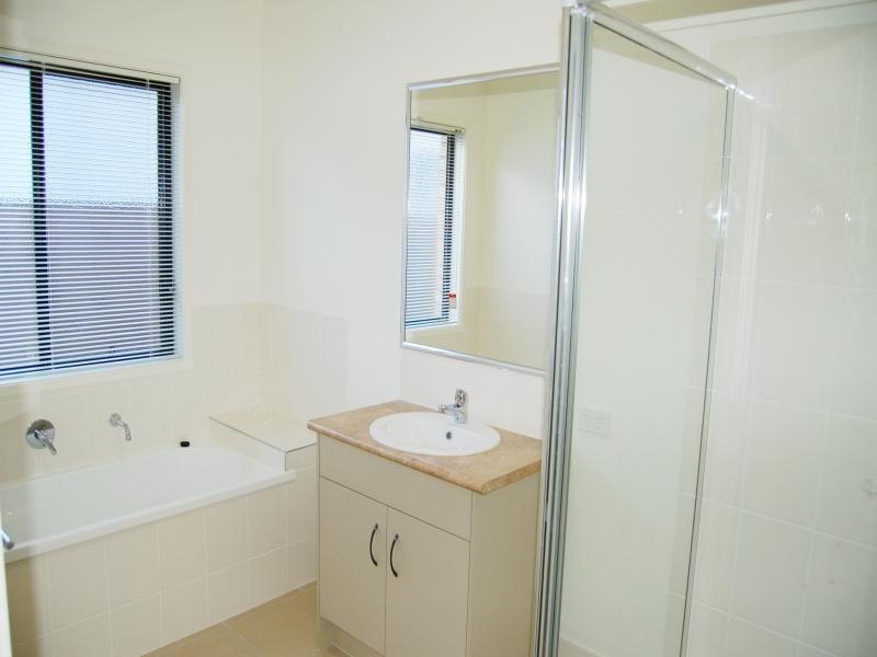 7 Moonie Cr, North Lakes QLD 4509