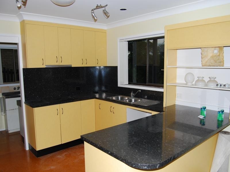 4 Caen Ct, Petrie QLD 4502