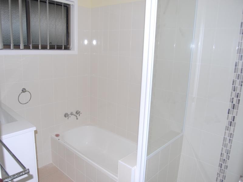 4 Caen Ct, Petrie QLD 4502