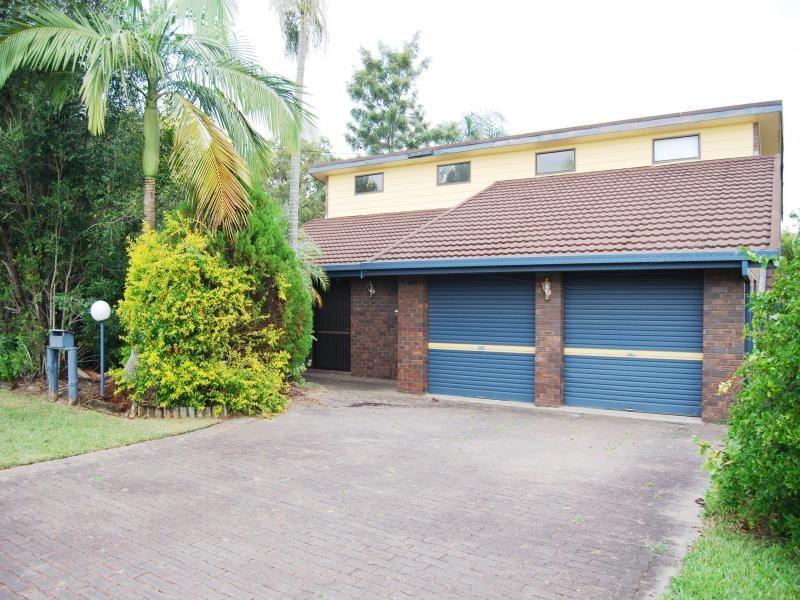 4 Caen Ct, Petrie QLD 4502