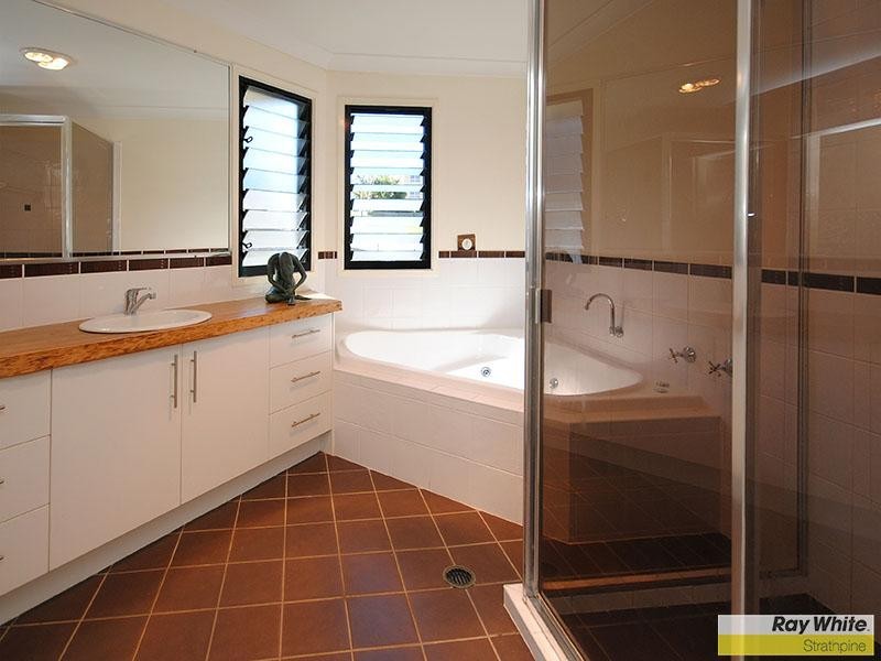 2 D’aguilar St, Petrie QLD 4502