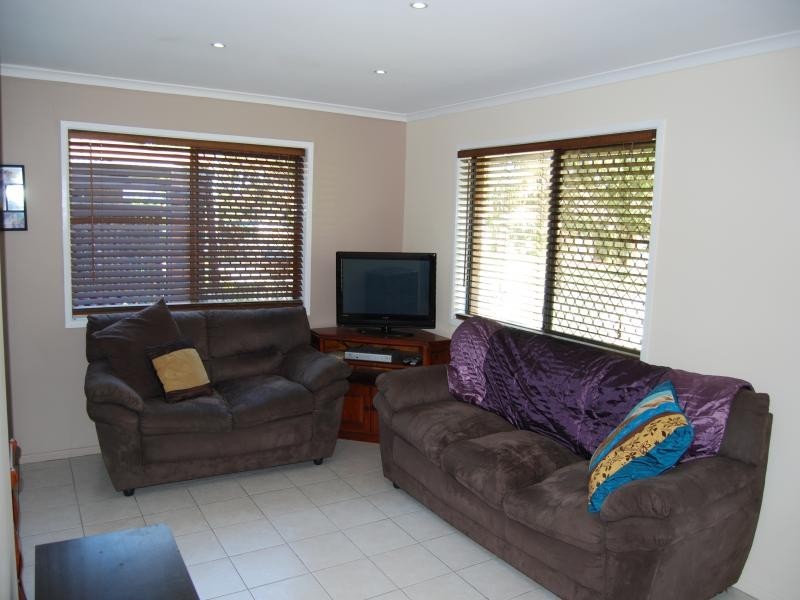 18 Rosewood Dr, Strathpine QLD 4500