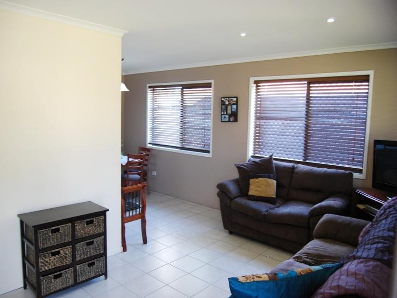 18 Rosewood Dr, Strathpine QLD 4500