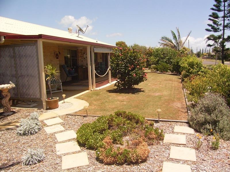 8 Dryden St, Burnett Heads QLD 4670