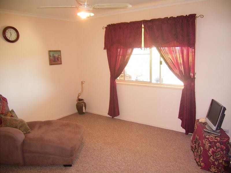 8 Dryden St, Burnett Heads QLD 4670