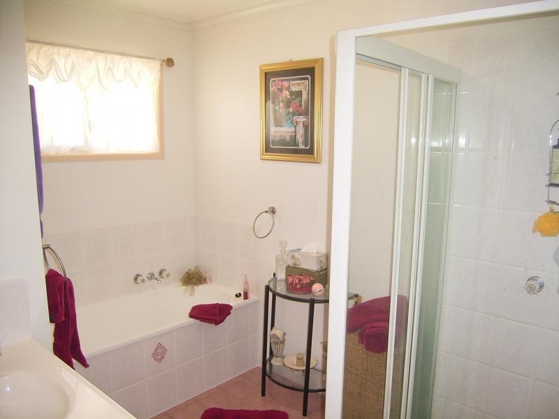 8 Dryden St, Burnett Heads QLD 4670