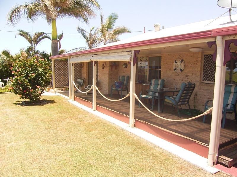 8 Dryden St, Burnett Heads QLD 4670