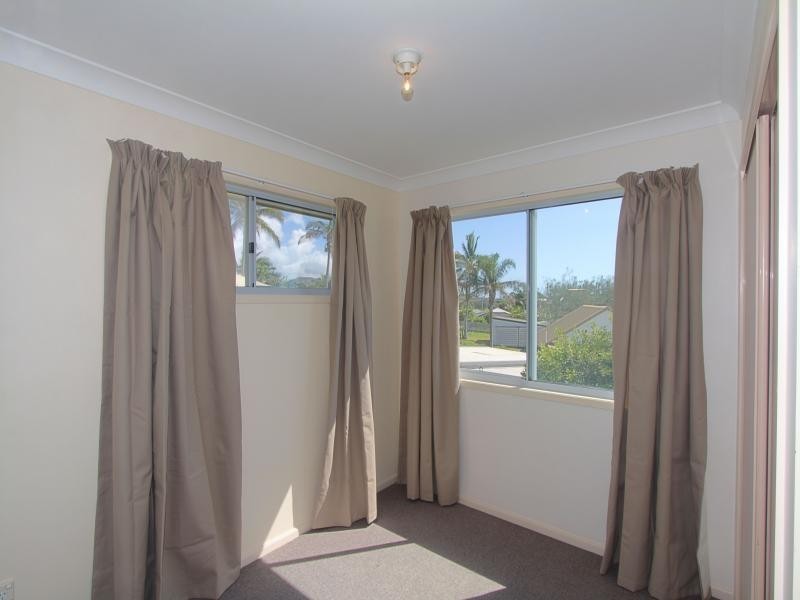 6 Lihs Street, Elliott Heads QLD 4670