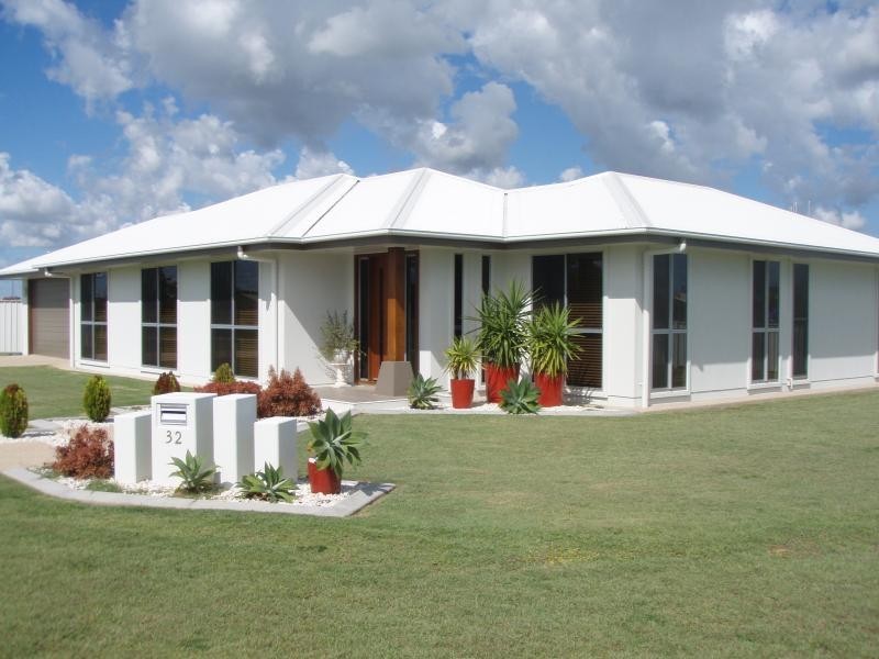 32 Baker-Finch Dr, Bargara QLD 4670