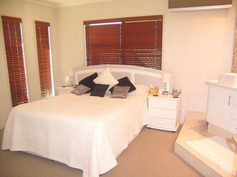 4 Amber Cl, Bargara QLD 4670