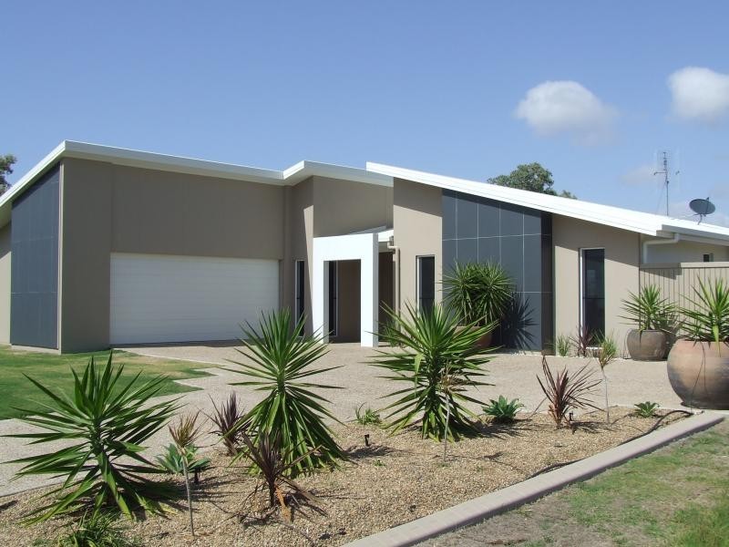 117  Davidson St, Bargara QLD 4670