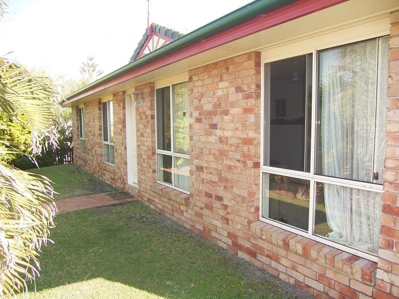 4 Bisdee Street, Coral Cove QLD 4670