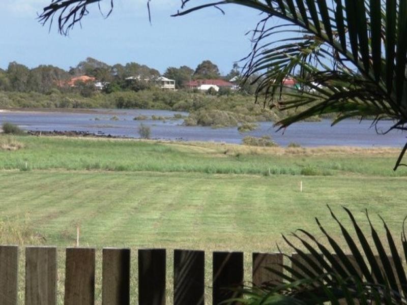4 Bisdee Street, Coral Cove QLD 4670