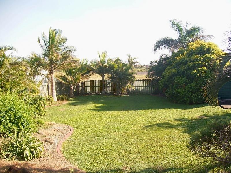 4 Bisdee Street, Coral Cove QLD 4670