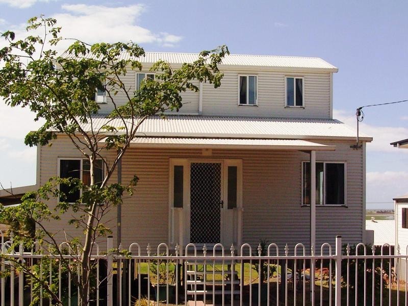 6 Martins Ct, Qunaba QLD 4670